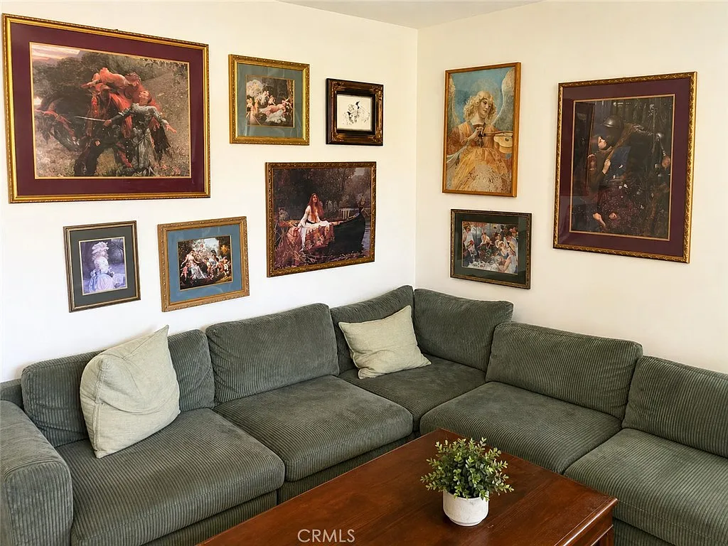 2 bed, 795 sqft, $3,560 — Photo 3