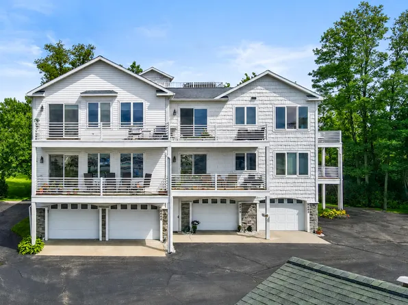 8668 Ellenwood Dr #11, Montague, MI 49437