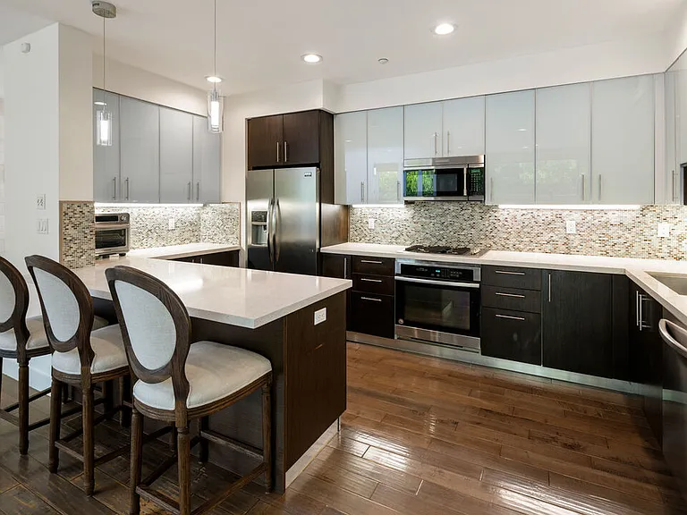 1304 Roxbury Dr #103 — Photo 9