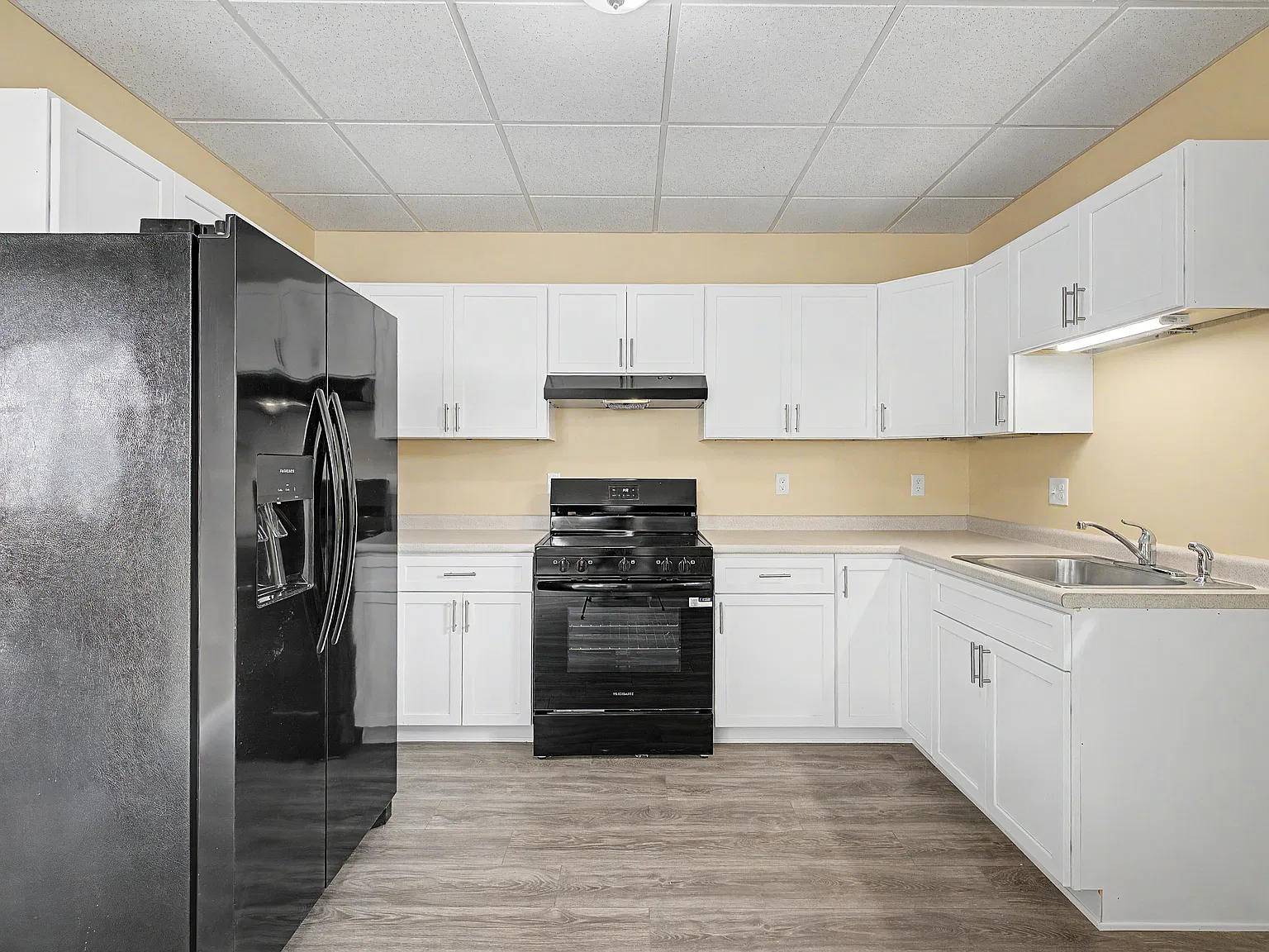 2 bed, 1.5 bath, 1016 sqft, $2,400 — Photo 2