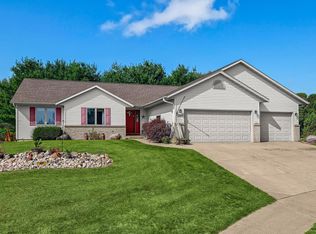 402 Hunter Ct, Holmen, WI 54636