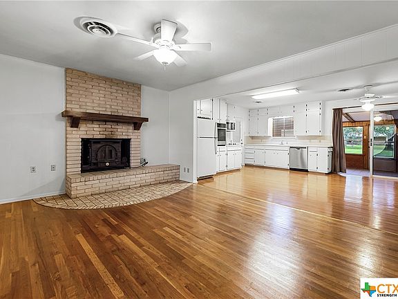 3rd image of 1364 Rivercrest Dr
