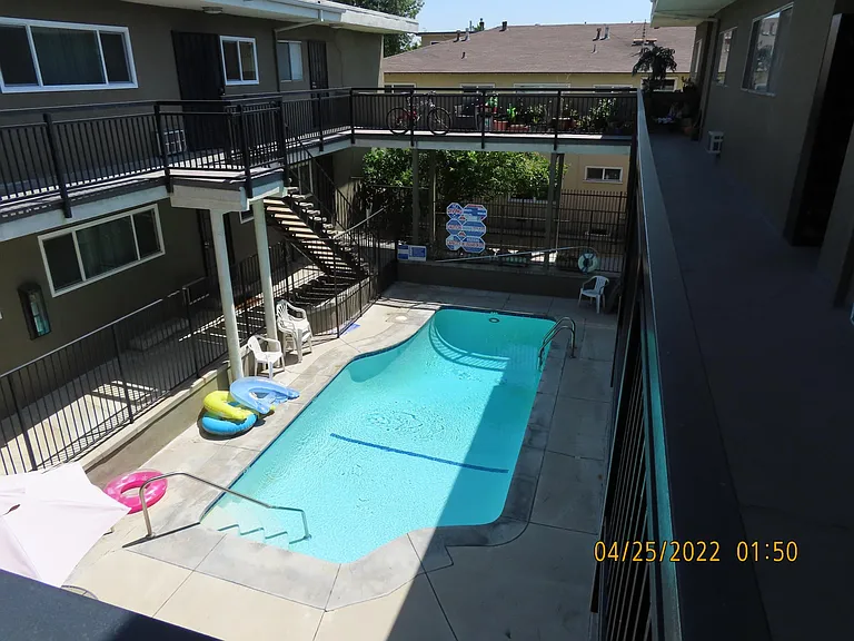 5760 Whitsett Ave #J — Photo 12