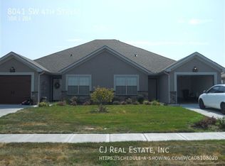 8041 SW 4th St, Blue Springs, MO 64014