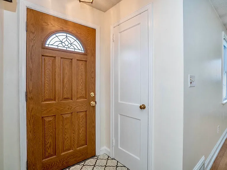 92 Ashland Ave — Photo 3
