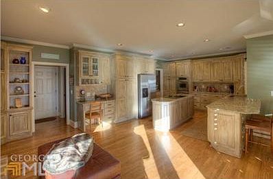 Kitchen, glazed Cabinetry, Stainless Appliances, Granite