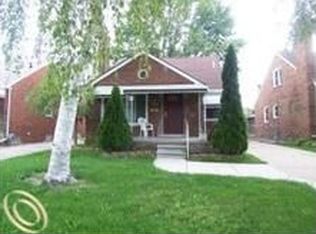 20489 Lochmoor St, Harper Woods, MI