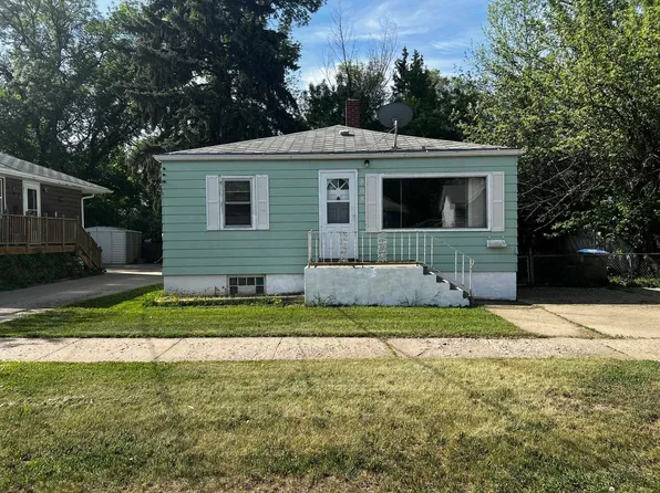 808 6th Ave NE, Minot, ND 58703