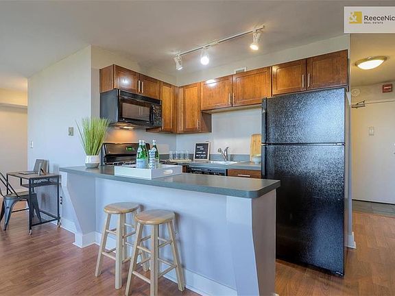 4th image of 600 E 8th # 10e St
