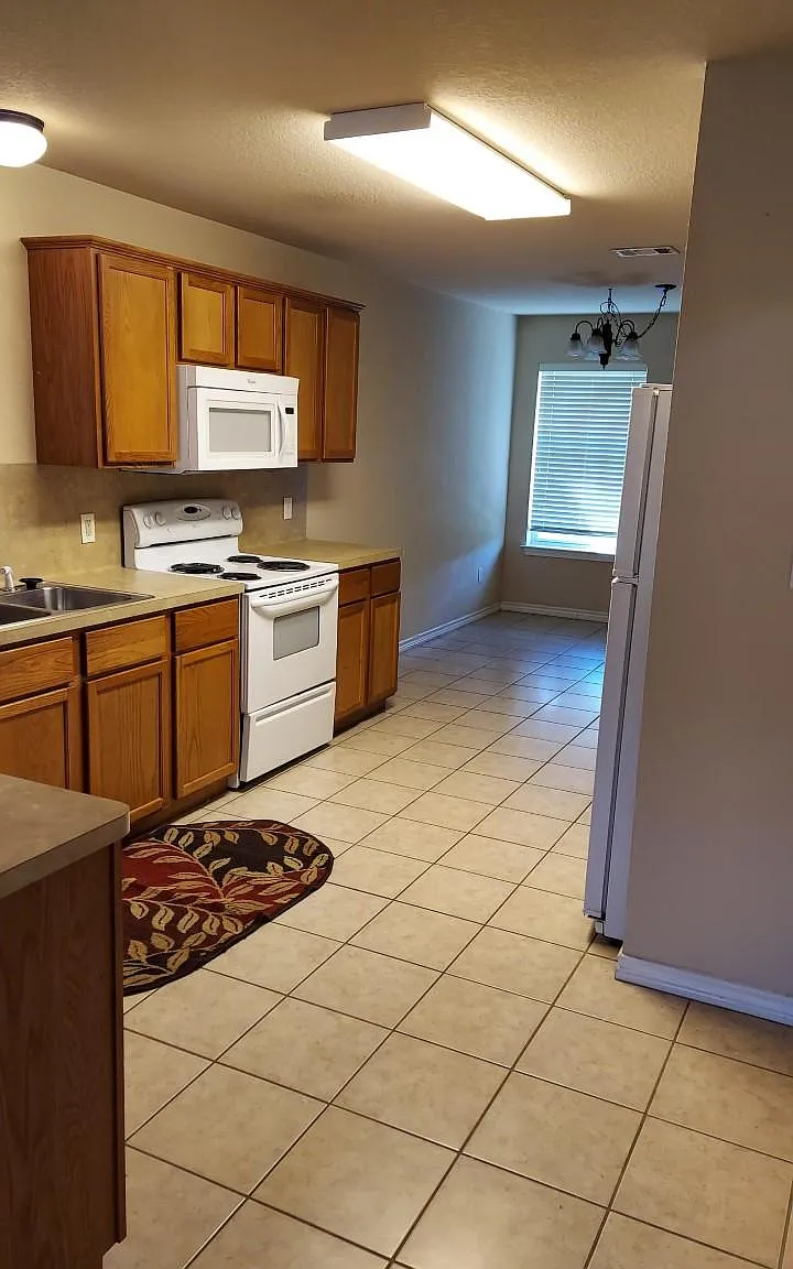 3 bed, 1326 sqft, $1,650 — Photo 4