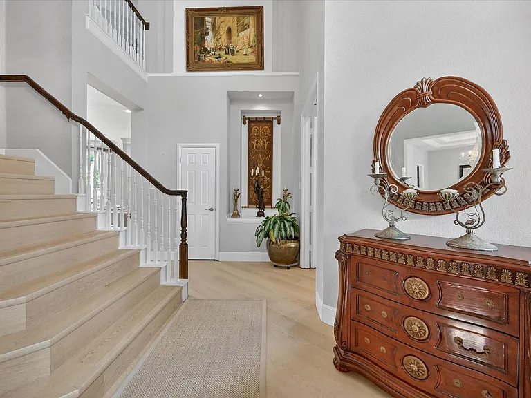 3409 Waterbury Ct — Photo 3