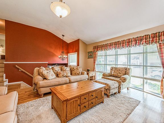 4th image of 6 De Chiaro Ln