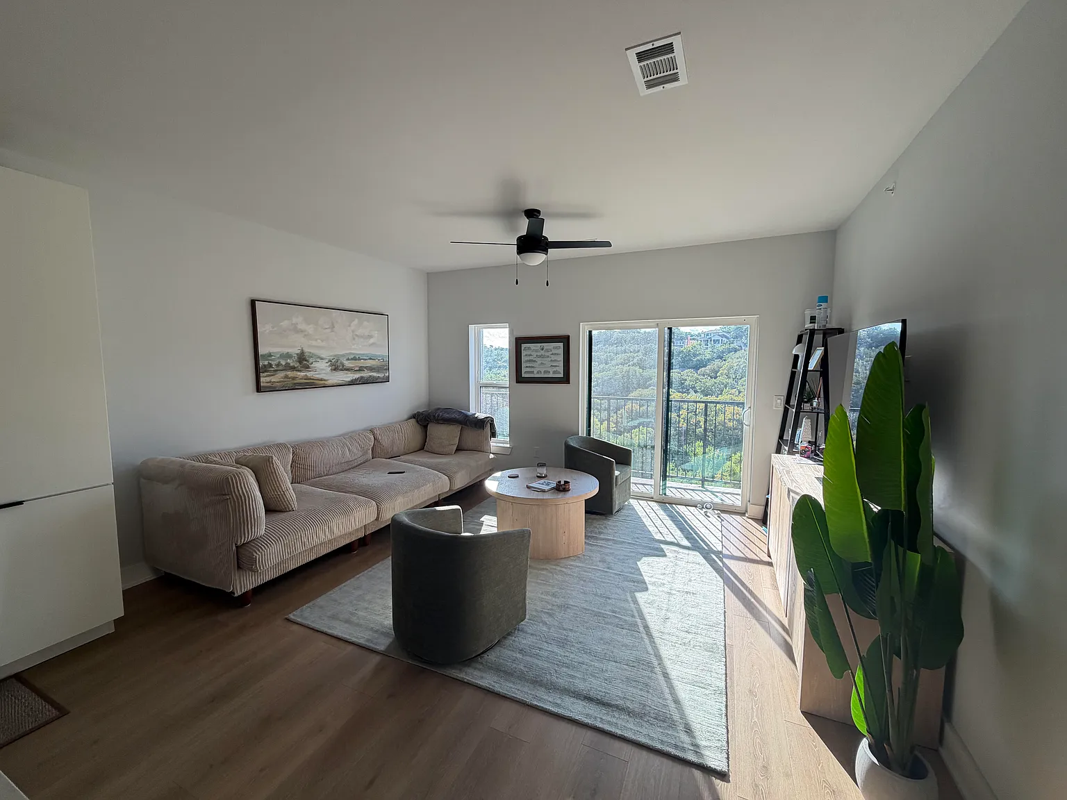1 bed, 818 sqft, $1,950 — Photo 2
