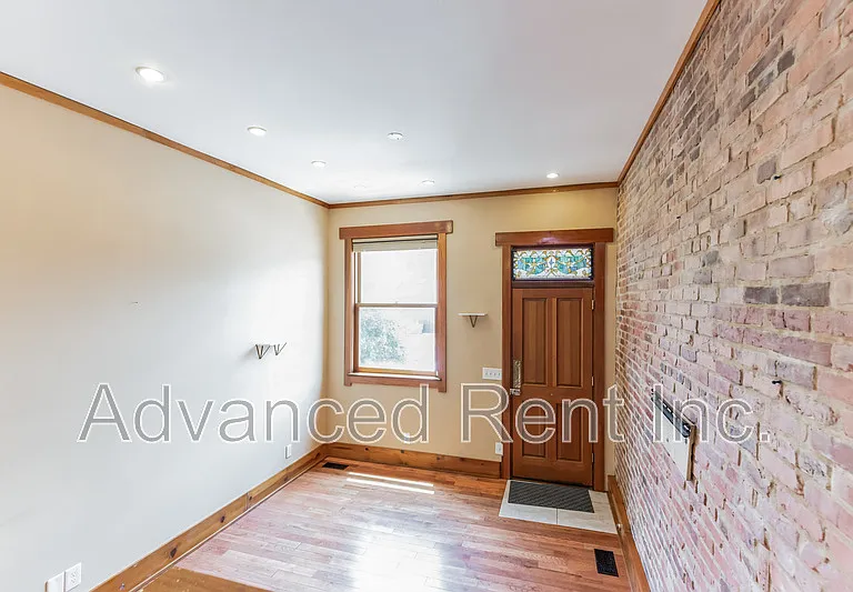 2802 E Fairmount Ave — Photo 3