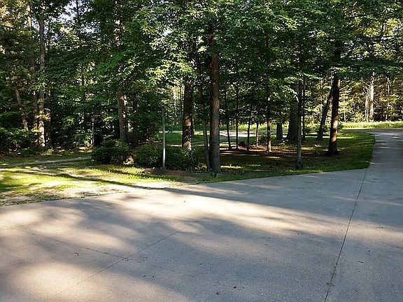 2nd image of 778 Michillinda Rd