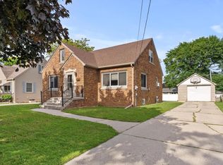 715 S 32nd St, Manitowoc, WI 54220