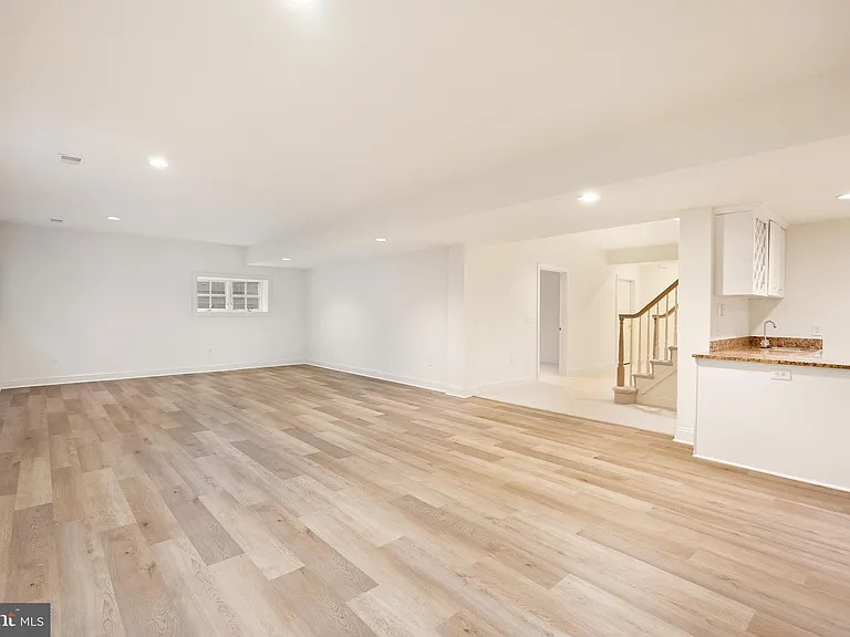 7440 Old Maple Sq — Photo 38