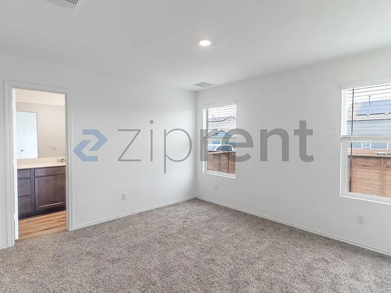 889 Powell St — Photo 7