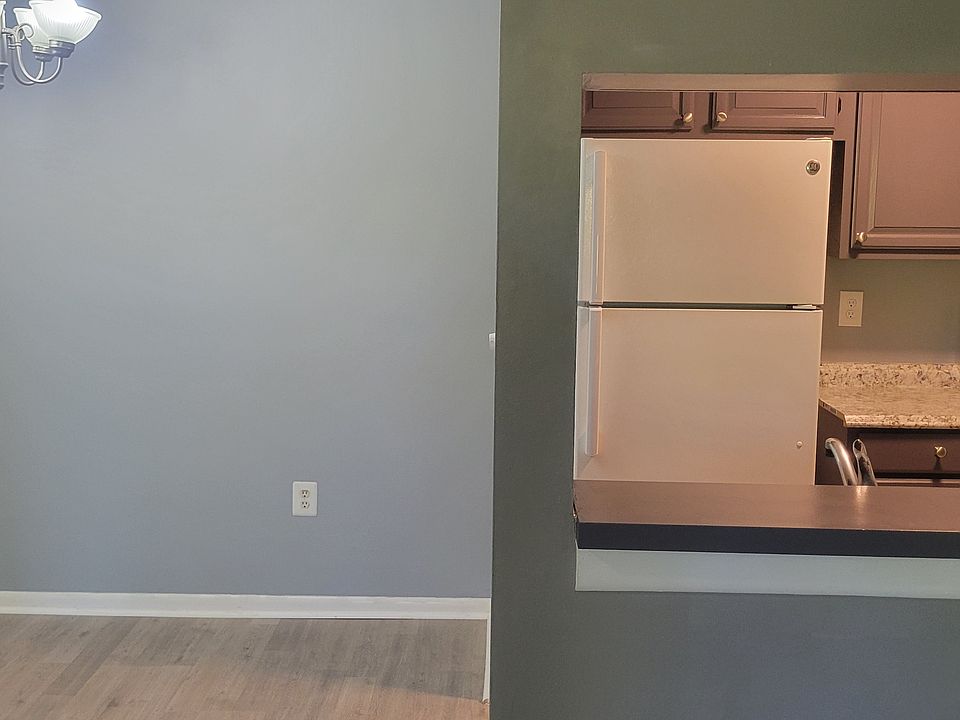 Dining area next to the kitchen