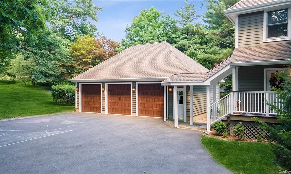 2nd image of 786 Sleepy Hollow Rd