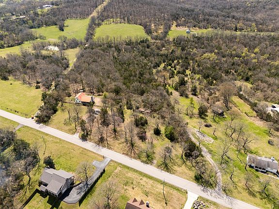 3rd image of 2837 Sanford Rd