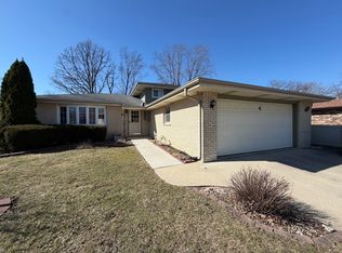 4 Lakewood Ct, Park Forest, IL 60466