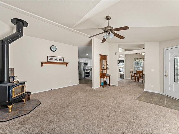 5th image of 20796 Oak St