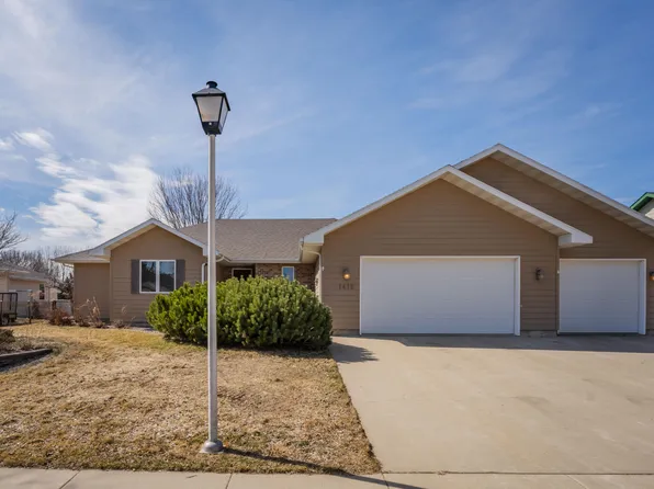 1415 Birchwood Ln, Aberdeen, SD 57401