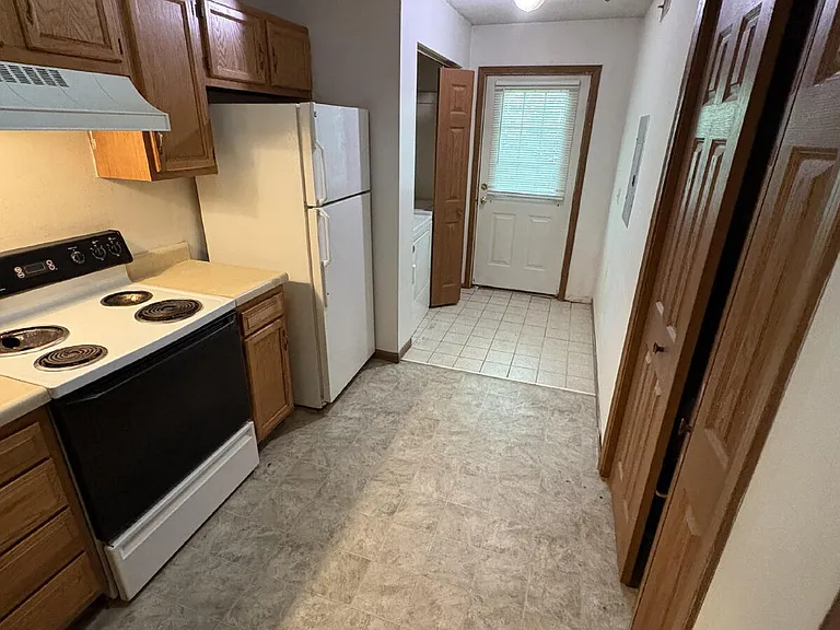 1602 Paris Rd #6 — Photo 8