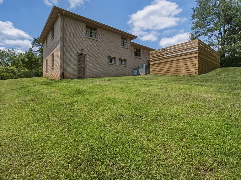 5028 Danby Dr — Photo 35