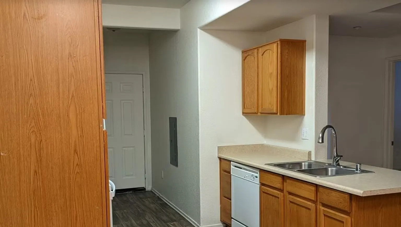 Two Bedroom Two Bathroom Apartment in Murrieta — Photo 1