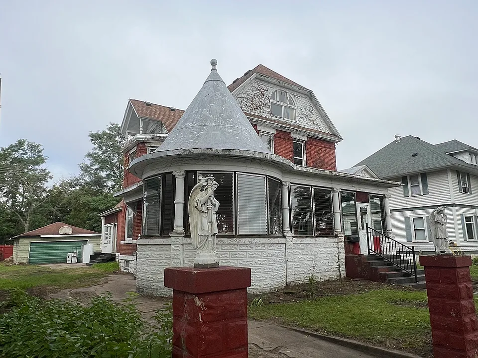 1447 Charles St