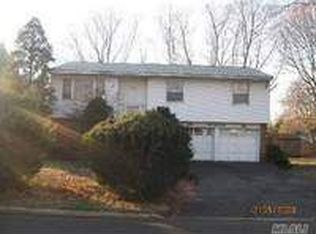226 Throop St, West Babylon, NY