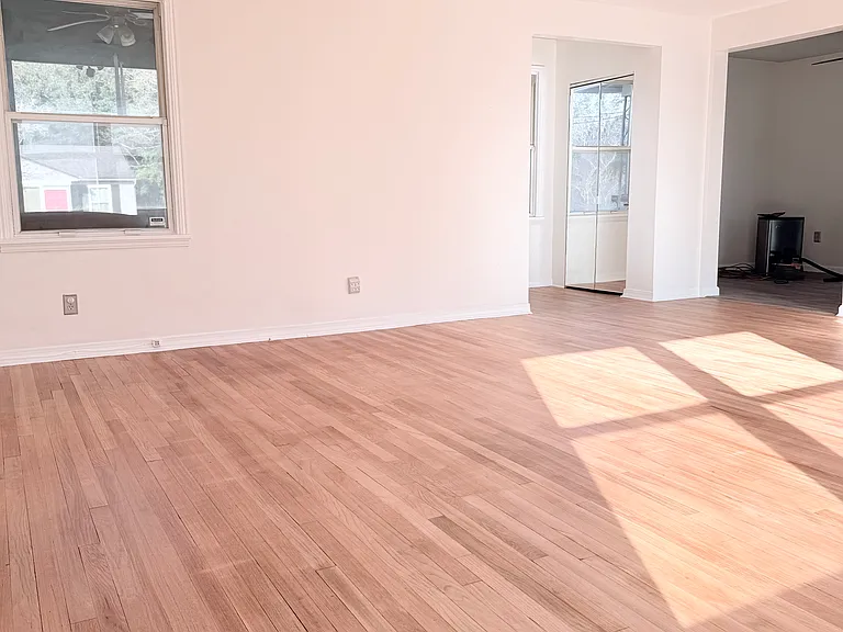 1416 Pine Grove Ave — Photo 5