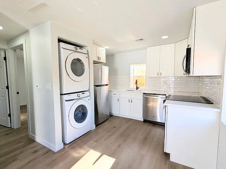 4310 N Steele St — Photo 2