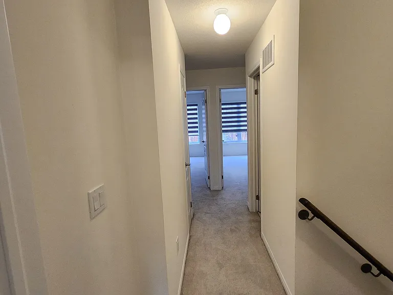 527 Old Harwood Ave E — Photo 5