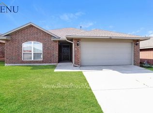 618 SW 38th Pl, Moore, OK 73160