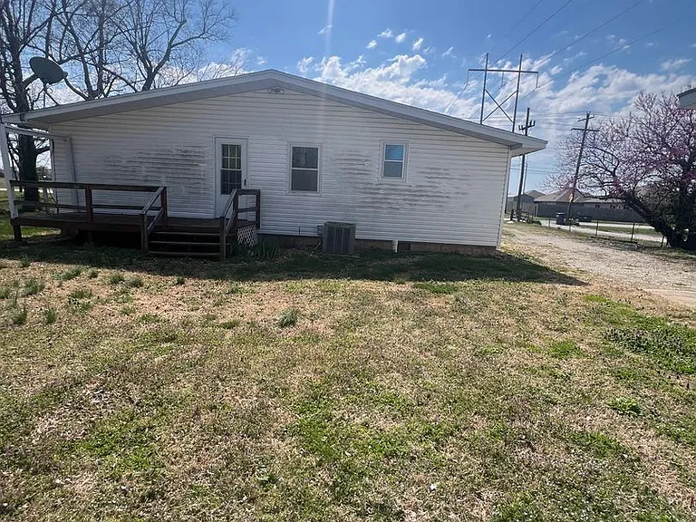 1833 W Smith St — Photo 33