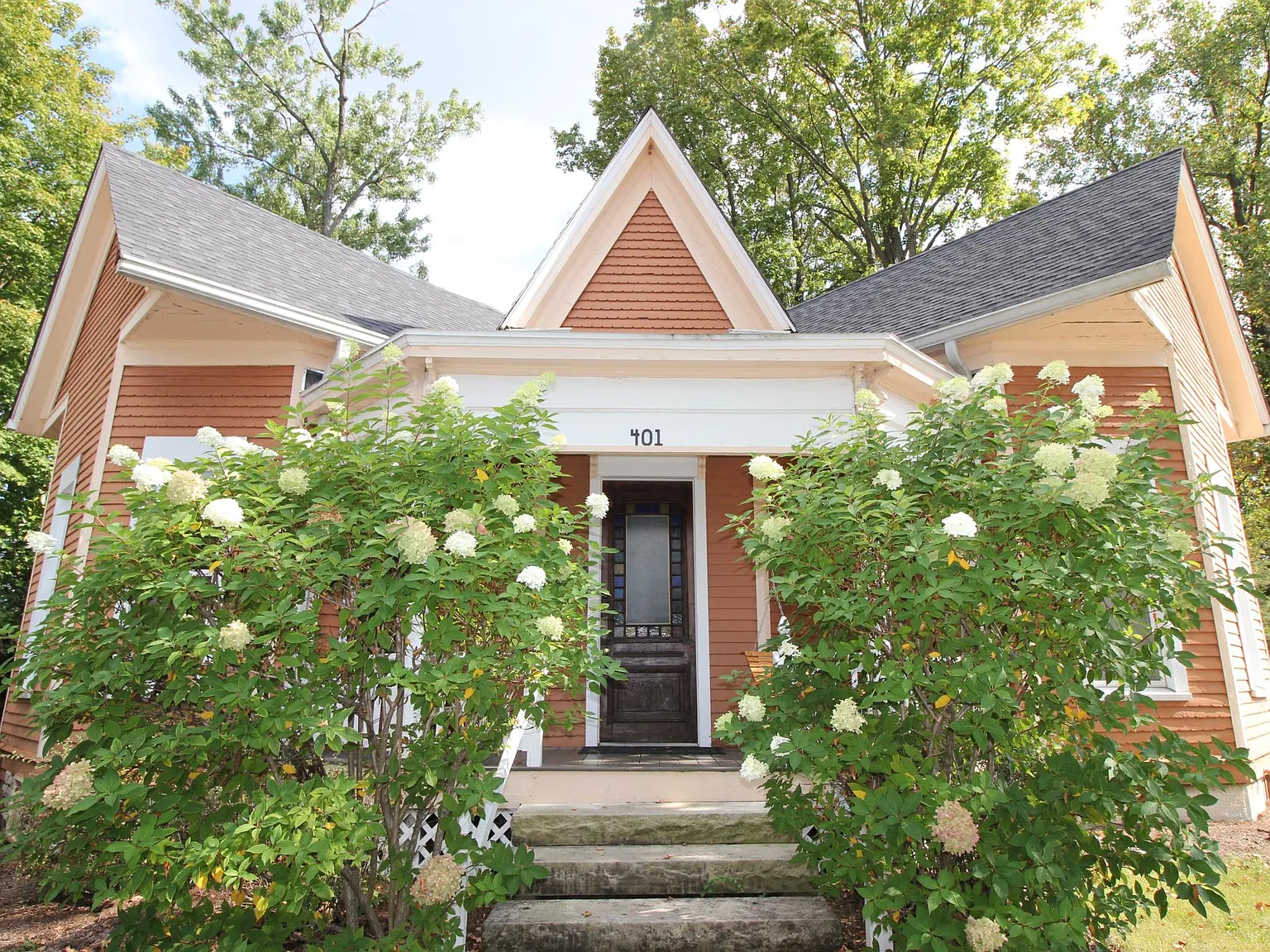 5 bed, 1632 sqft, $6,300 — Photo 1