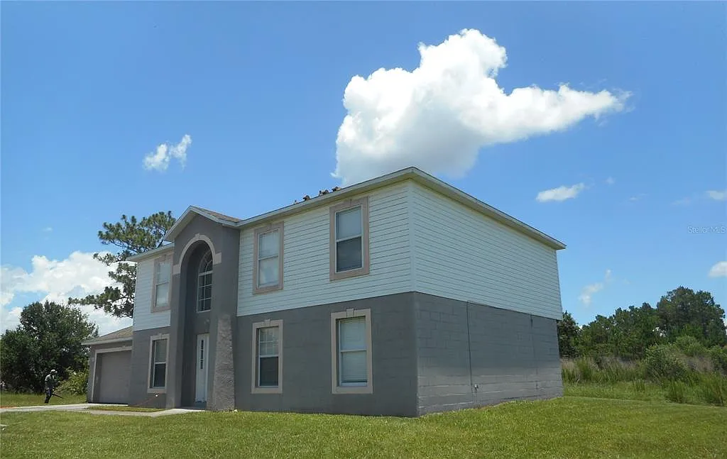 4 bed, 2.5 bath, 2224 sqft, $1,895 — Photo 3