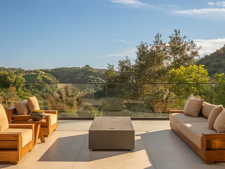 12752 Mulholland Dr — Photo 18