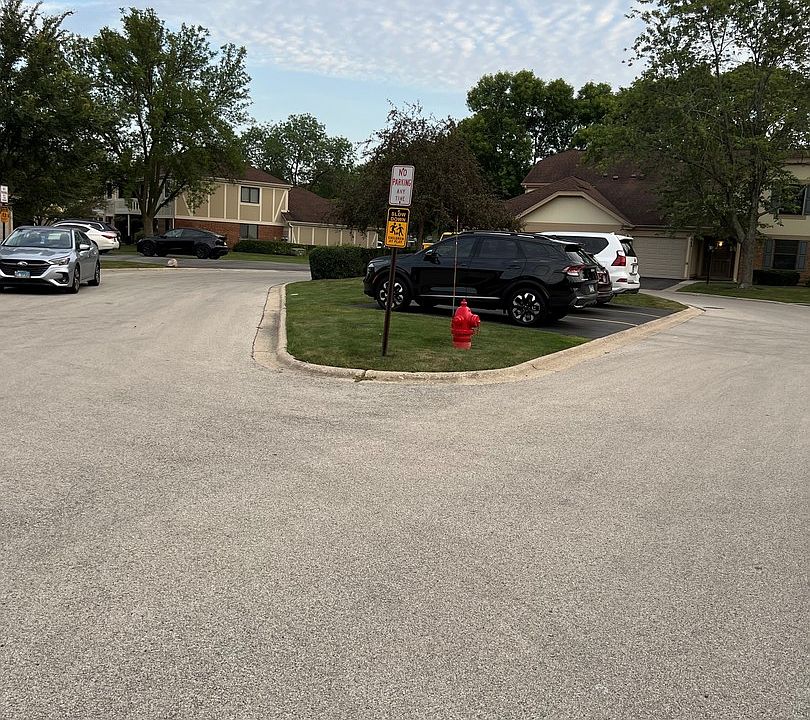 2nd image of 552 Greystone Ln APT C1