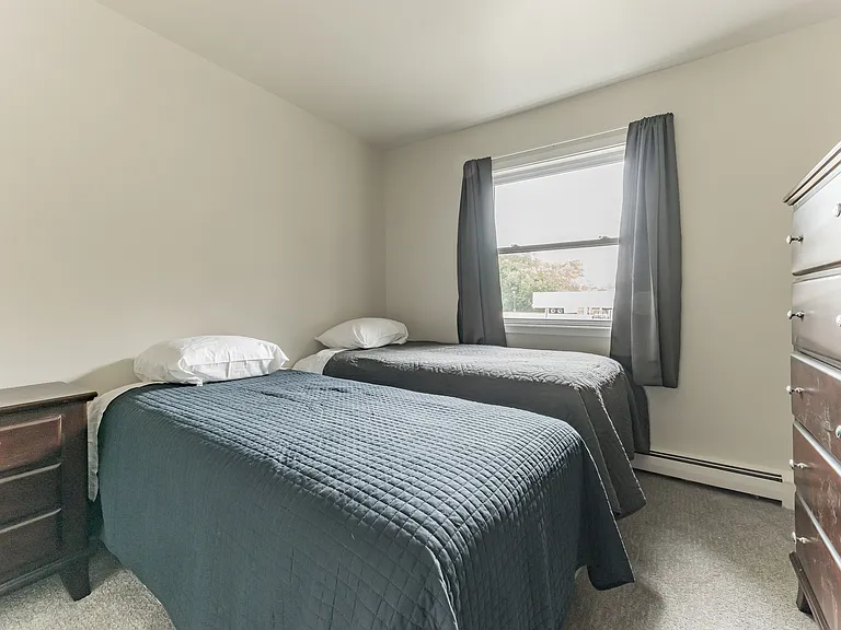 370 N Tratt St — Photo 1