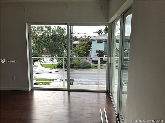 3rd image of 1329 NE 105th St APT 3