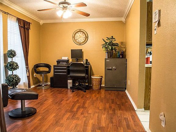 4th image of 7116 Penshire Dr