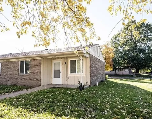 3011 Oxford Ln Photo 1