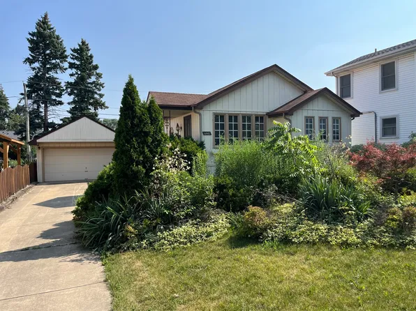 6947 W Jarvis Ave, Niles, IL 60714