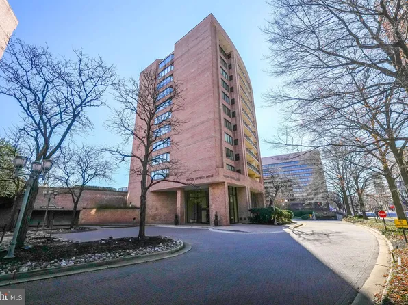1805 Crystal Dr APT 410S, Arlington, VA 22202