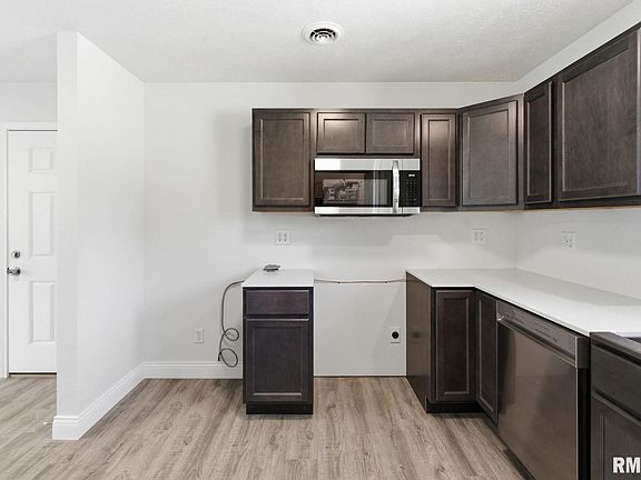 4th image of 817 W Stotlar St