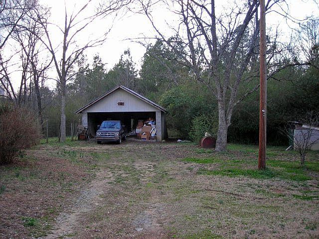2nd image of 3264 Union Point Rd